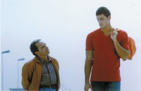 Una scena del film L'imbalsamatore (2002) di Matteo Garrone, ispirato alla storia di Domenico Semeraro, ucciso nel 1990
