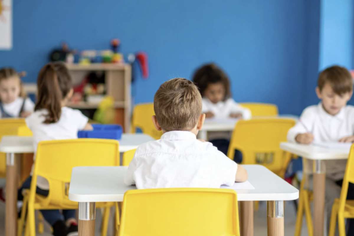La storia di Benita Cervera non è isolata: in molte scuole, in Italia e nel mondo, insegnanti si dedicano con passione a migliorare la vita