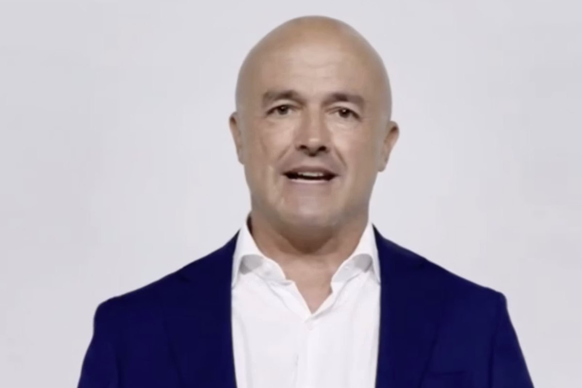 Oltre al suo impegno professionale, l’interesse del pubblico si rivolge spesso anche alla sua vita privata, in particolare alla sua residenza, che il giornalista