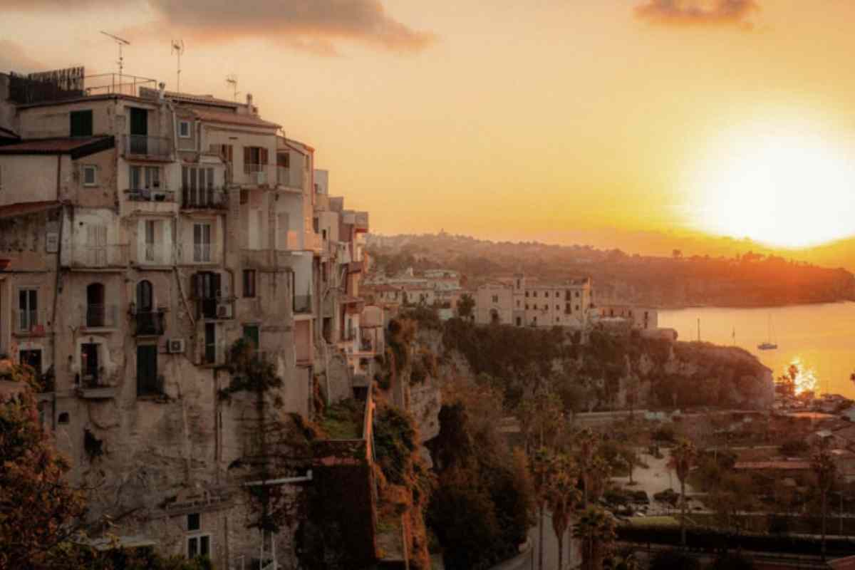 Gli affitti più bassi si concentrano nelle regioni meridionali e insulari: Molise e Calabria vantano canoni medi intorno ai 5,7 euro al metro quadro