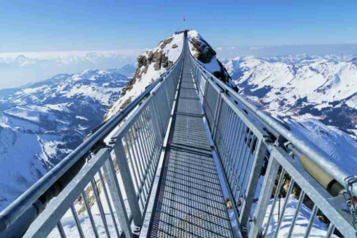 Il Monte Titlis non è solo una meta invernale. Durante l’estate, la zona si trasforma in un paradiso per escursionisti e amanti della natura