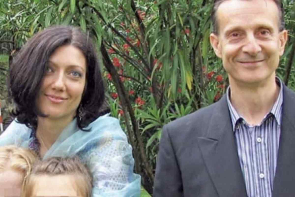 Secondo la ricostruzione, Logli avrebbe tentato di intercettare la moglie lungo via Gigli, dove è stato visto da testimoni oculari