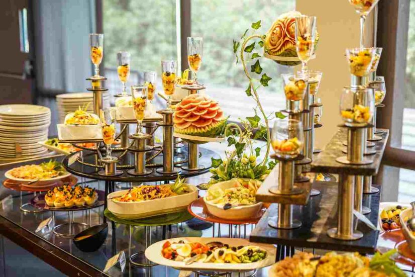 Porti via il cibo dal buffet dell'hotel? Attento: rischi grosso