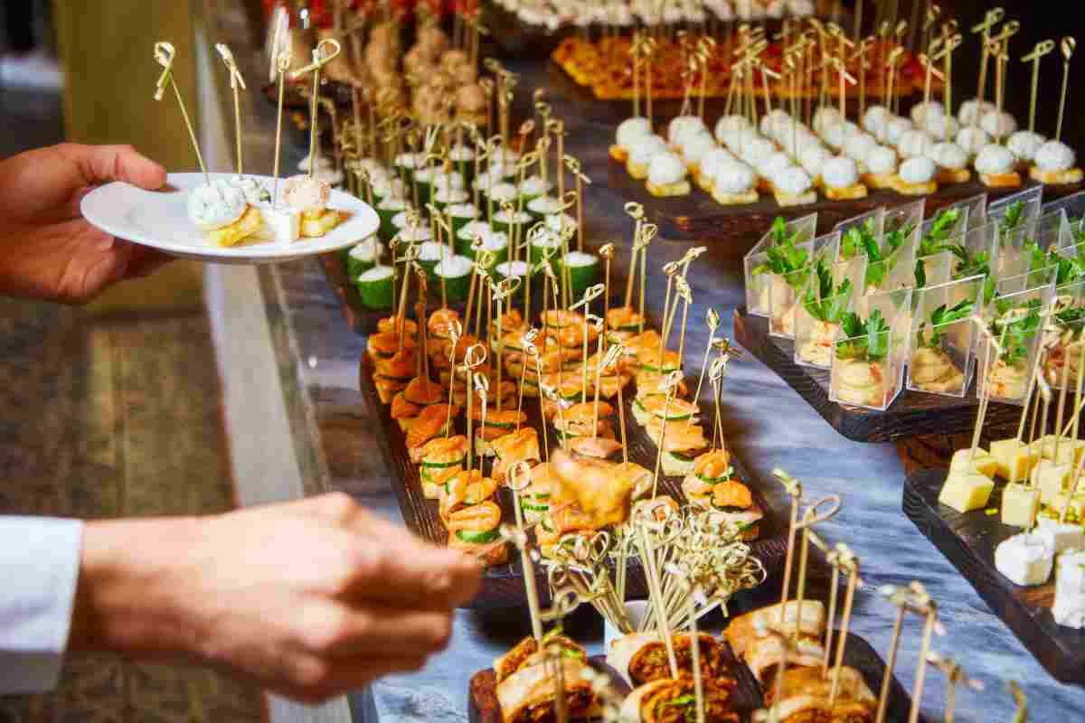Porti via il cibo dal buffet dell'hotel? Attento: rischi grosso