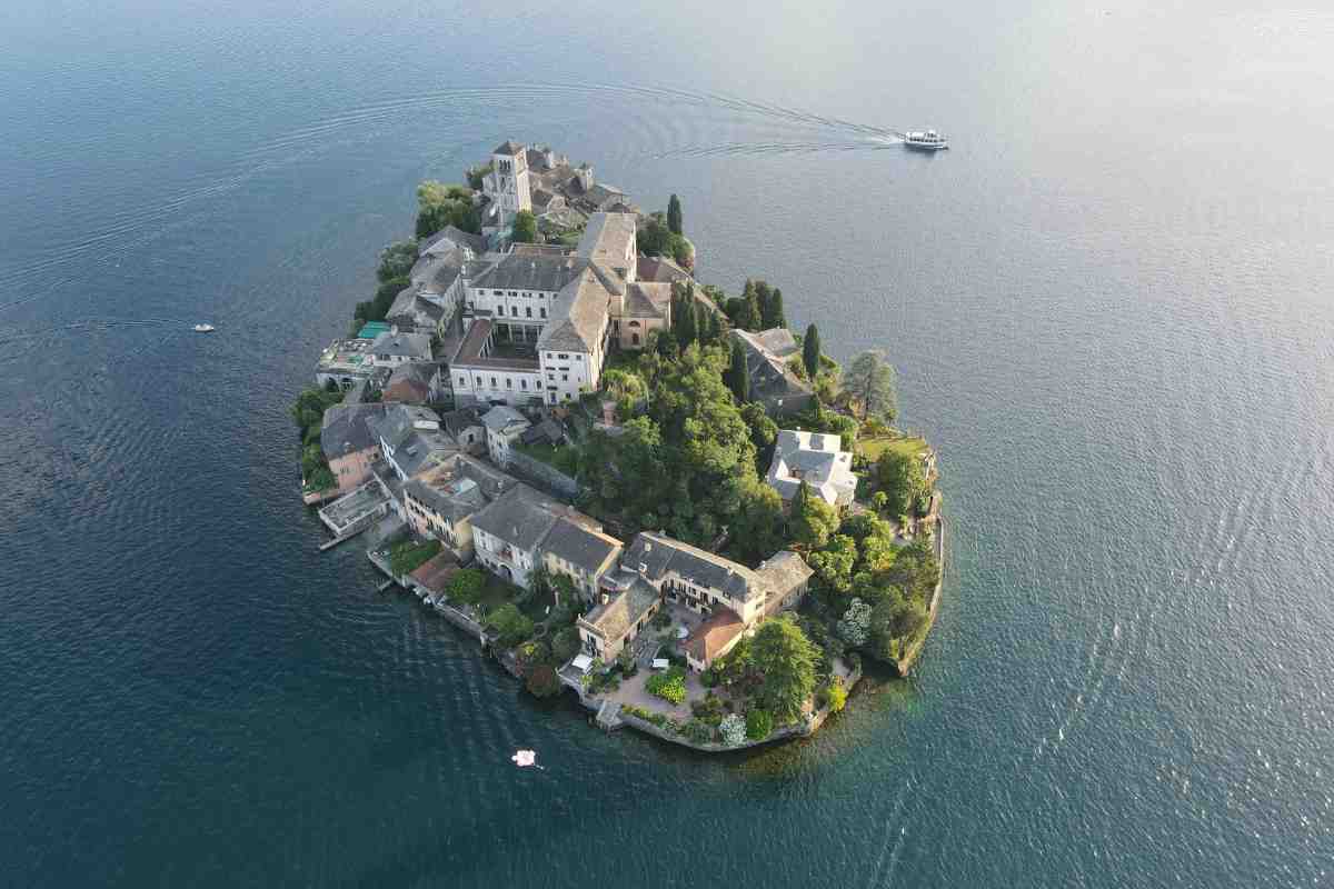 Dove si trova l'isola dove vivono solo monache di clausura