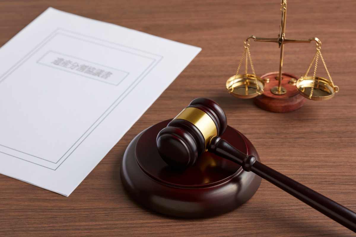 Falsa testimonianza, ho mentito in Tribunale per aiutare un amico, cosa rischio?