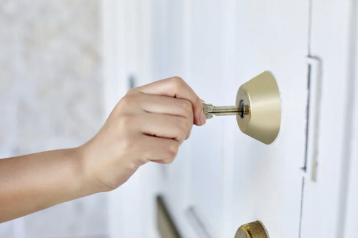 Altro aspetto di rilievo riguarda gli obblighi “propter rem”, ossia quegli obblighi che gravano sul proprietario in relazione al bene immobile