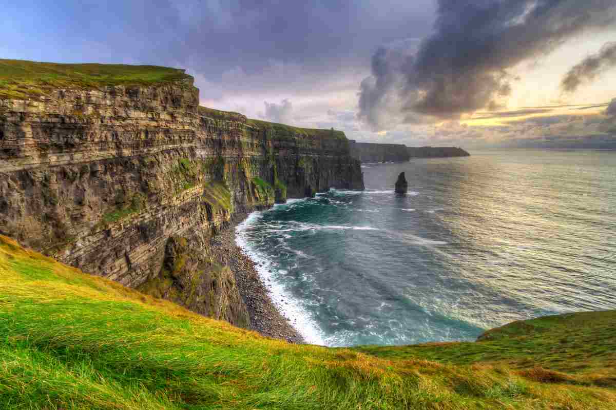 Scogliere a picco sul mare, foreste incantate e paesaggi selvaggi