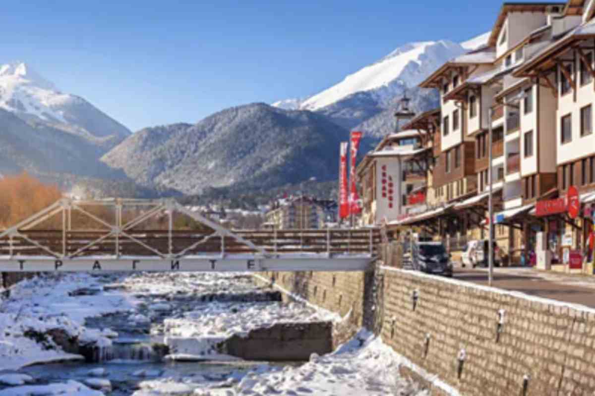Nonostante i prezzi contenuti, raggiungere Bansko dall’Italia richiede qualche attenzione organizzativa. Al momento non sono disponibili