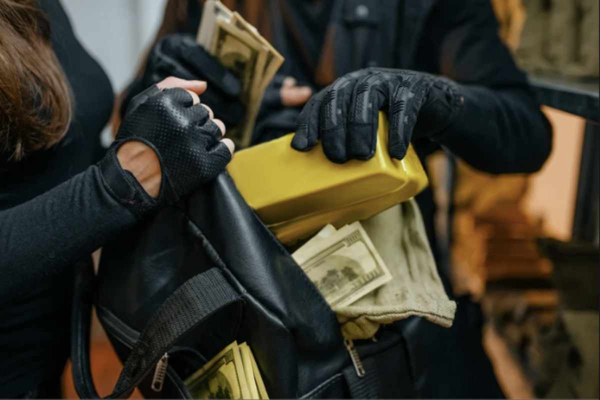 Nel gennaio 1976, un gruppo terroristico libanese guidato da Yasser Arafat ha compiuto una rapina da 25 milioni di sterline in oro,