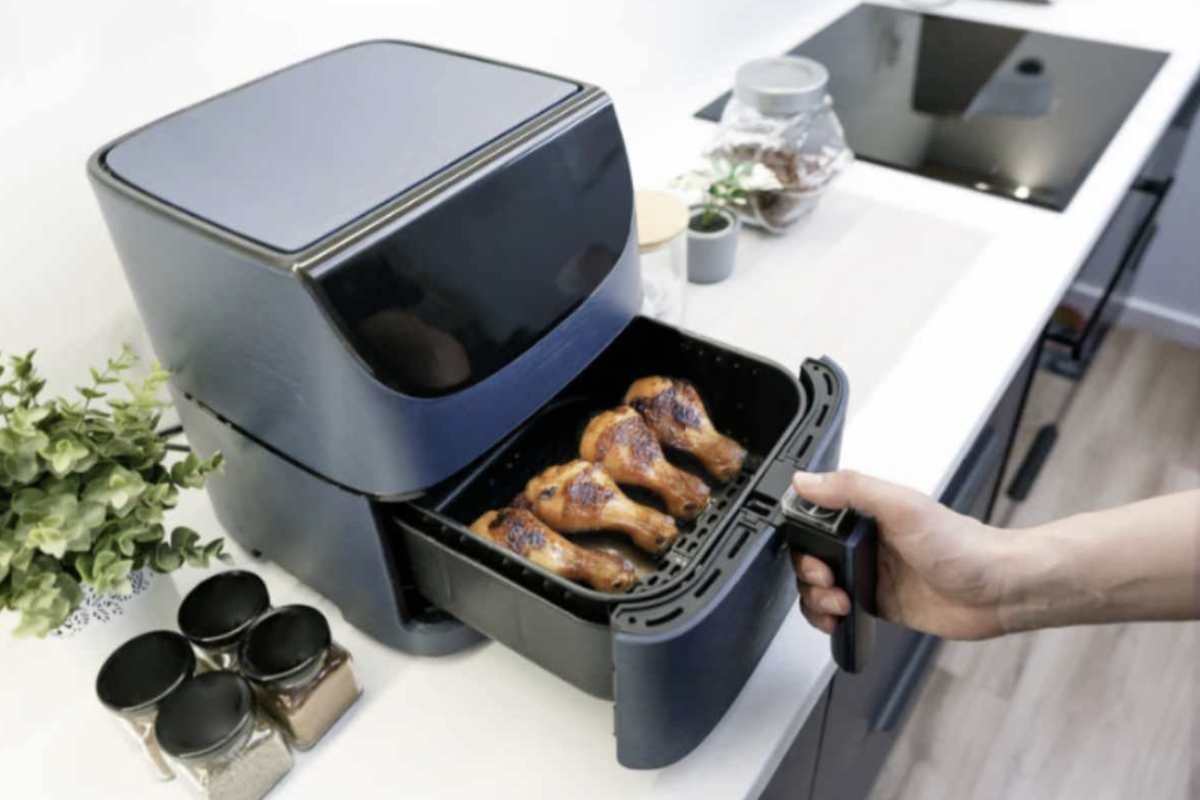 La chiave per una carne tenera e succosa nella friggitrice ad aria è un controllo attento di temperatura e tempi di cottura