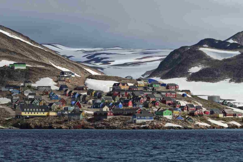 Situato sulla Terra di Jameson, lungo la riva settentrionale dello spettacolare fiordo Scoresby Sund, questo insediamento fa parte del vasto