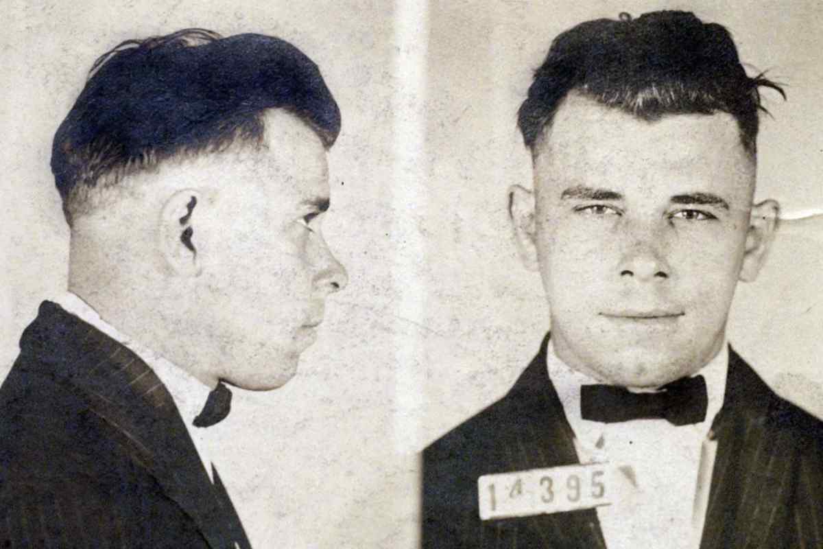 John Dillinger iniziò la sua carriera criminale a soli ventun anni, con una rapina in una drogheria di Mooresville, Indiana, nel 1924.