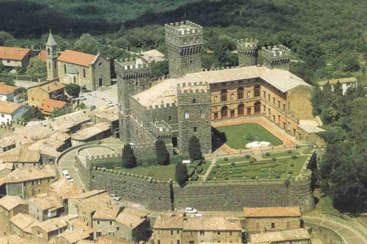 Il borgo di Torre Alfina e il suo Bosco di Biancaneve rappresentano un esempio virtuoso di come la natura e la storia possano convivere