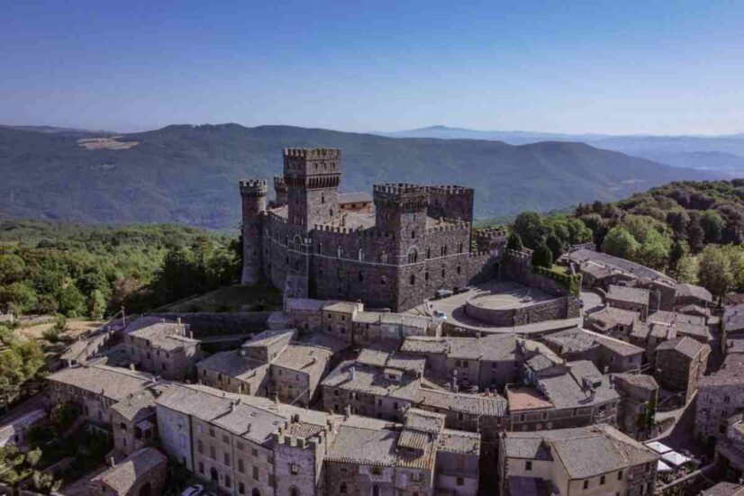 Questo angolo di natura incantata è situato nei pressi di Torre Alfina, un borgo che coniuga storia, architettura e natura in modo unico
