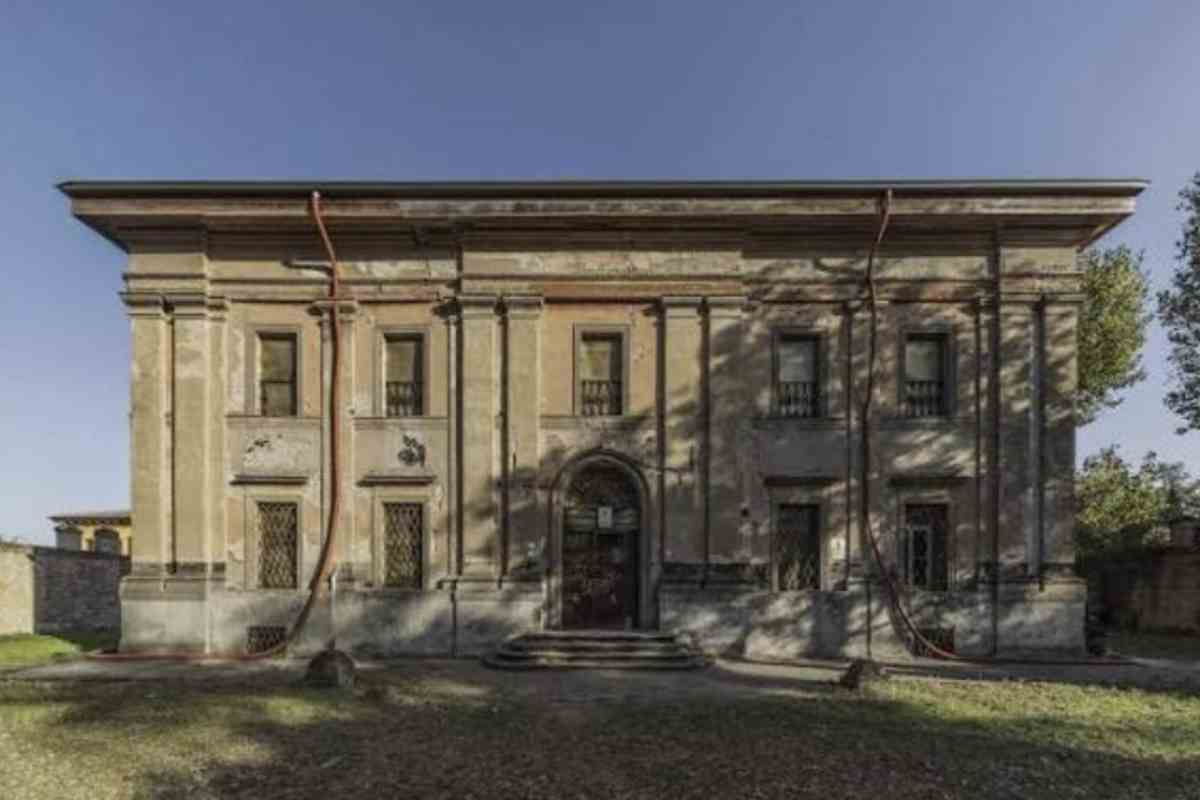 Tra questi spicca la suggestiva Villa Clara, conosciuta anche come Villa Malvasia, un’antica residenza seicentesca immersa nella zona di Trebbo di Reno