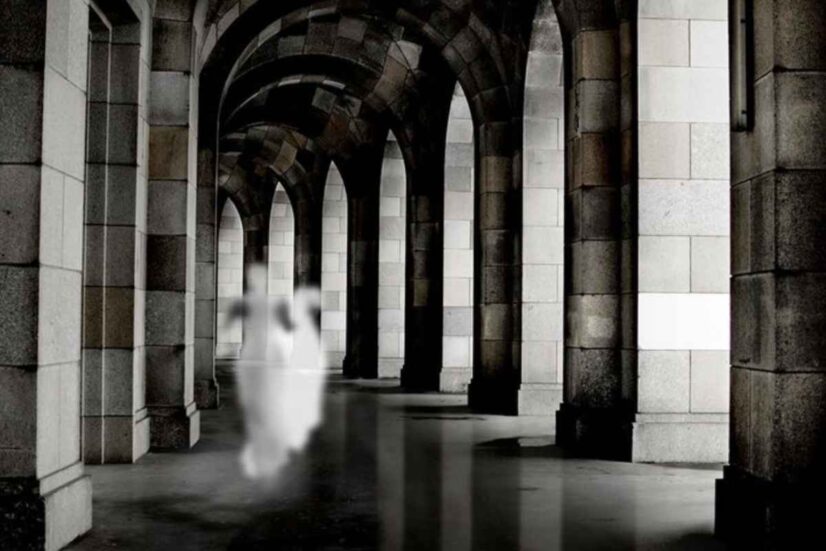 Questi luoghi, spesso sede di eventi tragici o inspiegabili, sono ritenuti infestati da presenze spettrali che ancora oggi attraggono l’attenzione
