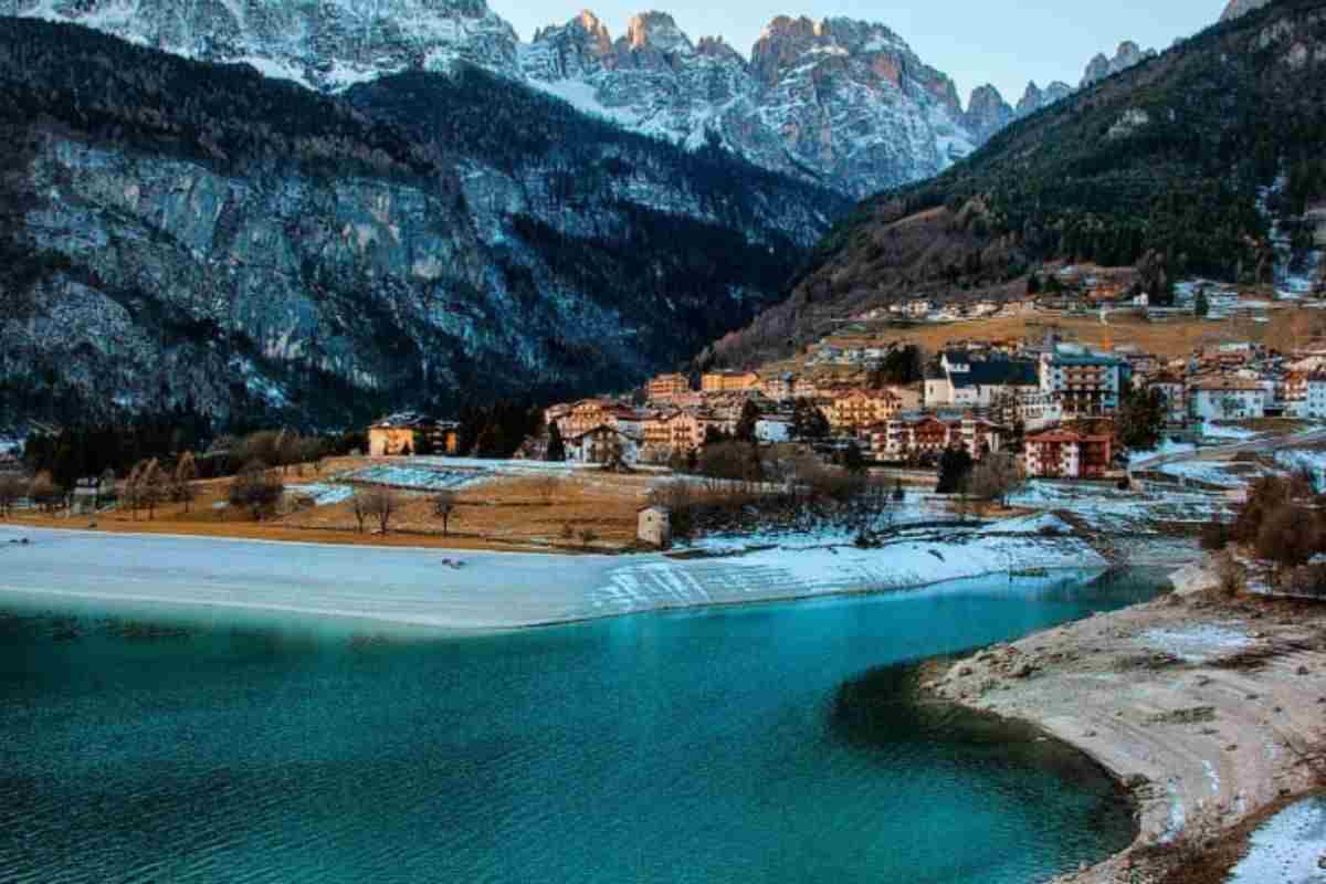 scopri il lago di molveno sembra finto