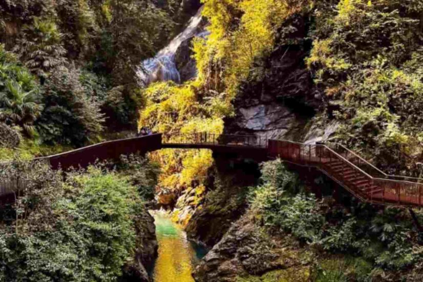 orrido bellano: il borgo più spaventoso diventa un paradiso natalizio