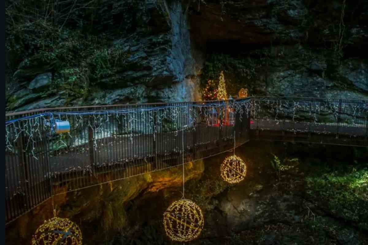 orrido bellano: il borgo più spaventoso diventa un paradiso natalizio